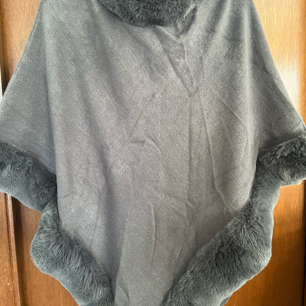 Elegant Gray Faux Fur Trim Poncho Sweater